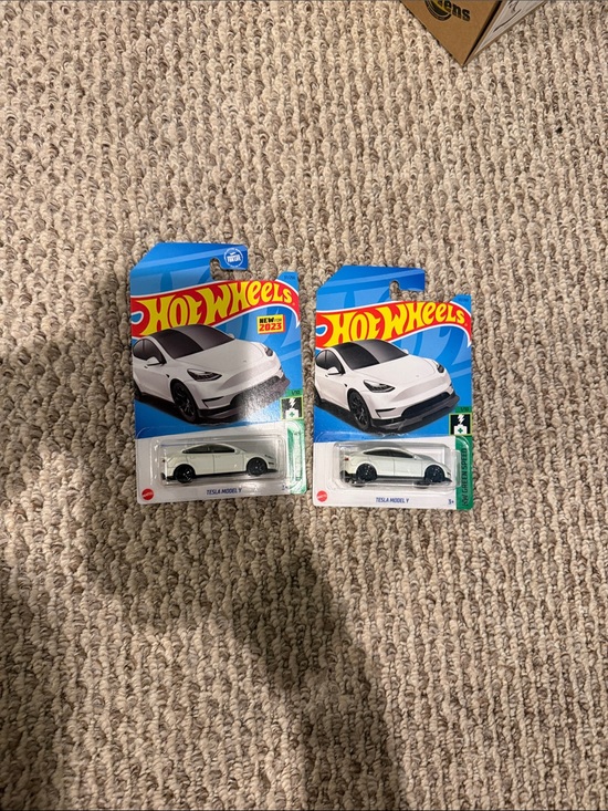 Tesla Other - Tesla White Hot Wheels Model Y Twin Pack